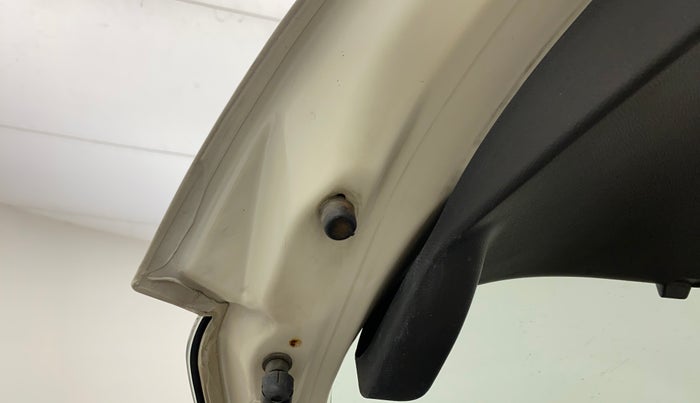 2011 Maruti Swift VXI, Petrol, Manual, 68,080 km, Dicky (Boot door) - Slightly rusted