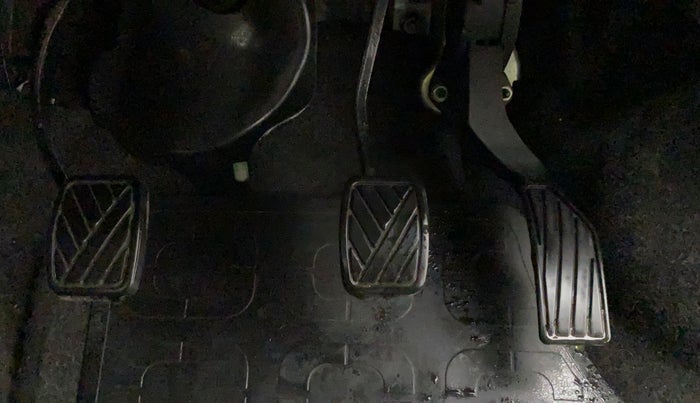 2011 Maruti Swift VXI, Petrol, Manual, 68,080 km, Pedals