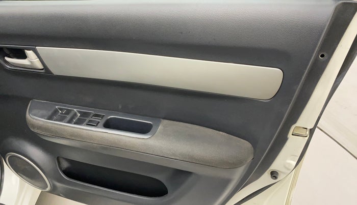 2011 Maruti Swift VXI, Petrol, Manual, 68,080 km, Driver-side door - Trim has minor damage