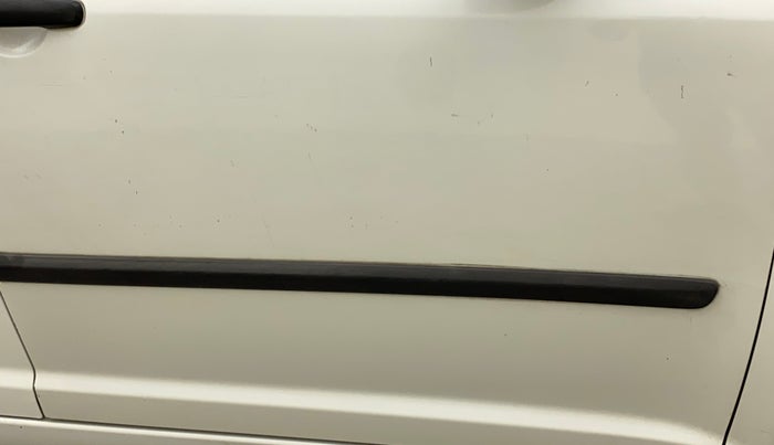 2011 Maruti Swift VXI, Petrol, Manual, 68,080 km, Driver-side door - Minor scratches