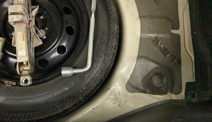 2011 Maruti Swift VXI, Petrol, Manual, 68,080 km, Boot floor - Slight discoloration