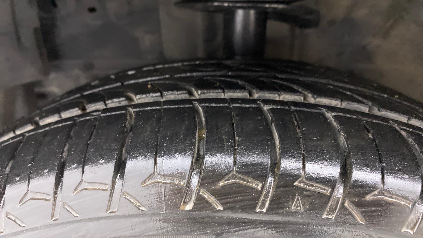 2013 Toyota Etios G, Petrol, Manual, 82,590 km, Left Front Tyre Tread