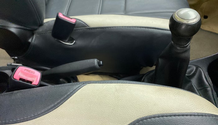 2013 Toyota Etios G, Petrol, Manual, 82,590 km, Gear Lever