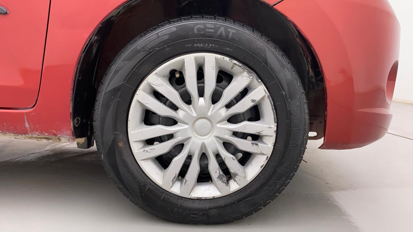 2016 Maruti Celerio VXI AMT, CNG, Automatic, 32,899 km, Right Front Wheel