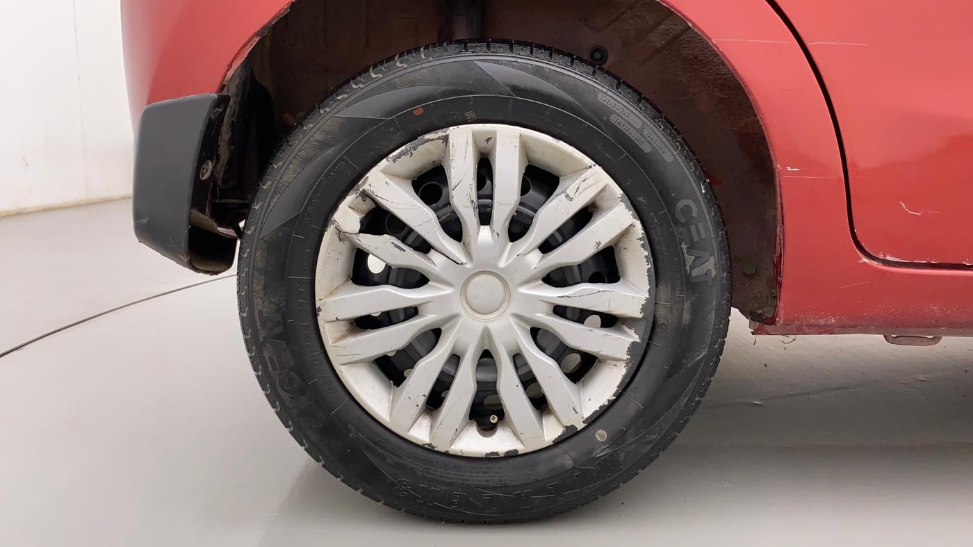 2016 Maruti Celerio VXI AMT, CNG, Automatic, 32,899 km, Right Rear Wheel