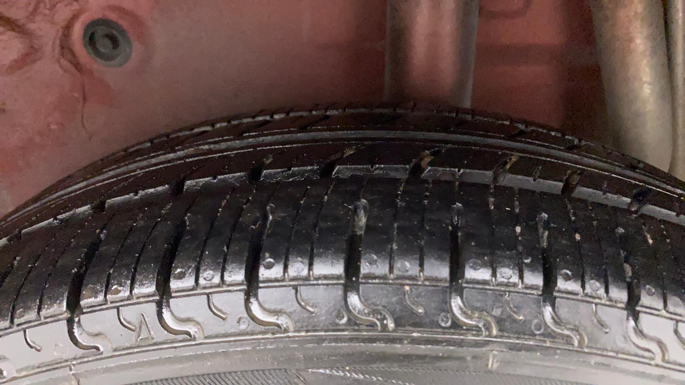 2016 Maruti Celerio VXI AMT, CNG, Automatic, 32,899 km, Left Rear Tyre Tread