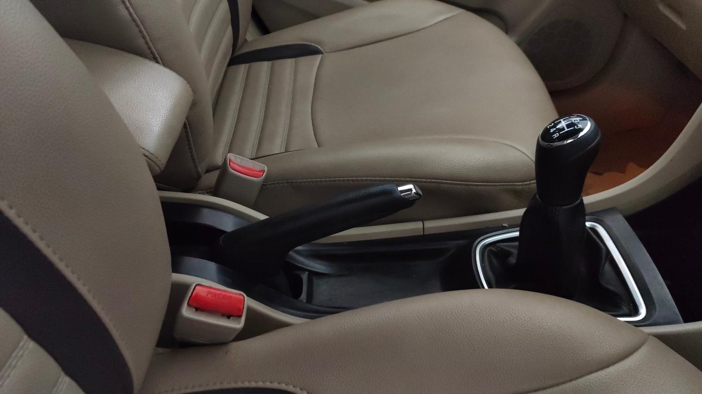2016 Maruti Ciaz ZXI, Petrol, Manual, 46,205 km, Gear Lever