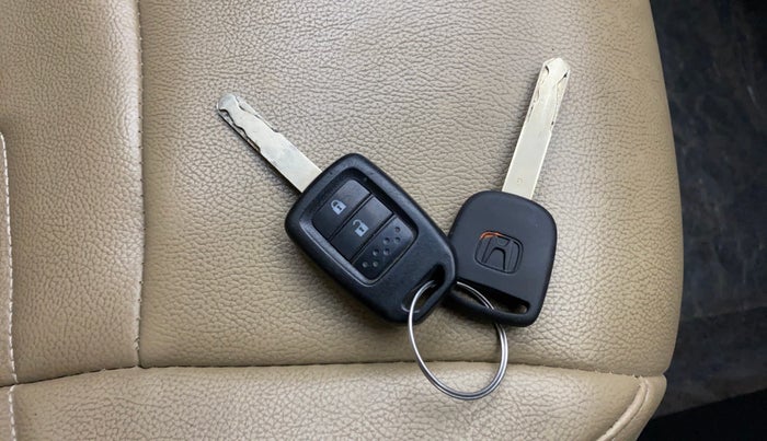 2018 Honda Amaze 1.5L I-DTEC S, Diesel, Manual, 1,28,066 km, Key Close Up