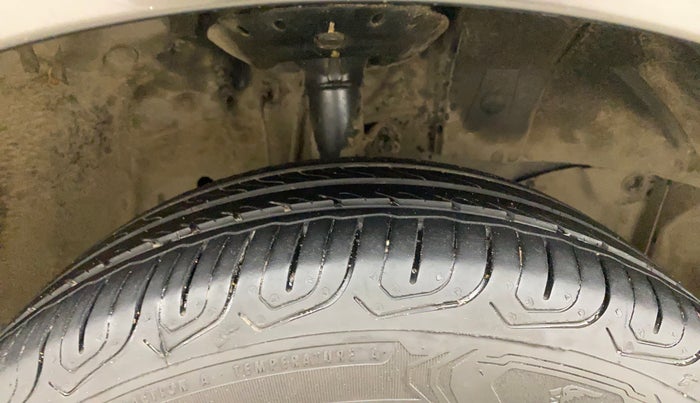 2018 Honda Amaze 1.5L I-DTEC S, Diesel, Manual, 1,28,066 km, Right Front Tyre Tread