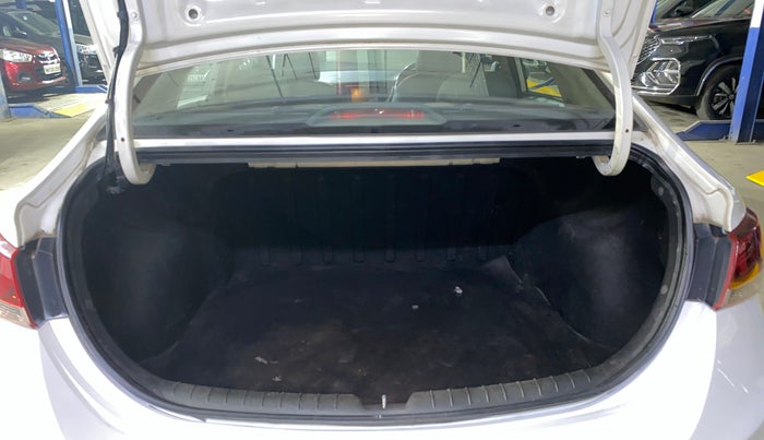 2017 Hyundai Verna 1.6 VTVT SX (O) AT, Petrol, Automatic, 43,739 km, Boot Inside