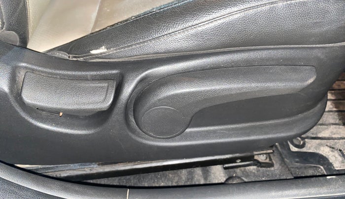 2017 Hyundai Verna 1.6 VTVT SX (O) AT, Petrol, Automatic, 43,739 km, Driver Side Adjustment Panel