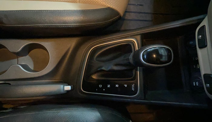 2017 Hyundai Verna 1.6 VTVT SX (O) AT, Petrol, Automatic, 43,739 km, Gear Lever