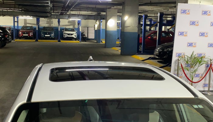 2017 Hyundai Verna 1.6 VTVT SX (O) AT, Petrol, Automatic, 43,739 km, Moonroof/ Sunroof