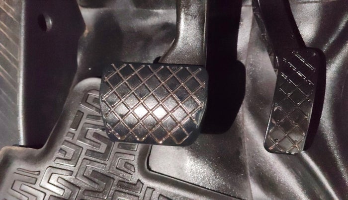 2016 Skoda Octavia AMBITION PLUS AT 1.8 TSI, Petrol, Automatic, 92,840 km, Pedals