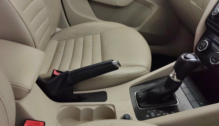 2016 Skoda Octavia AMBITION PLUS AT 1.8 TSI, Petrol, Automatic, 92,840 km, Gear Lever