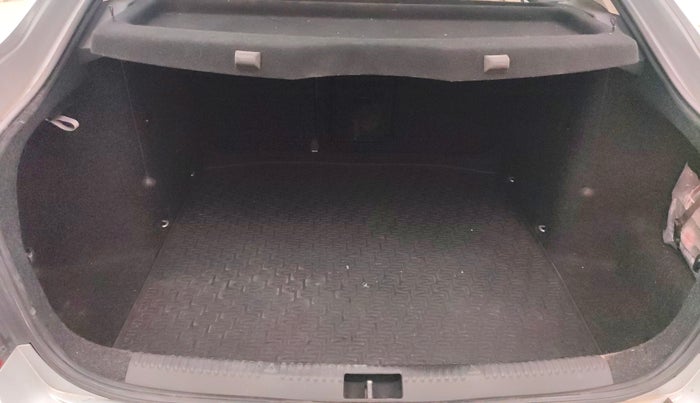 2016 Skoda Octavia AMBITION PLUS AT 1.8 TSI, Petrol, Automatic, 92,840 km, Boot Inside