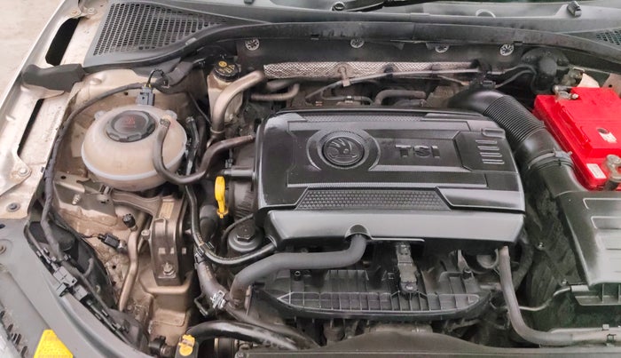 2016 Skoda Octavia AMBITION PLUS AT 1.8 TSI, Petrol, Automatic, 92,840 km, Engine View - Right