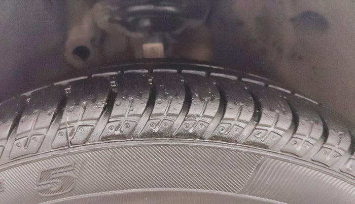 2016 Skoda Octavia AMBITION PLUS AT 1.8 TSI, Petrol, Automatic, 92,840 km, Right Front Tyre Tread