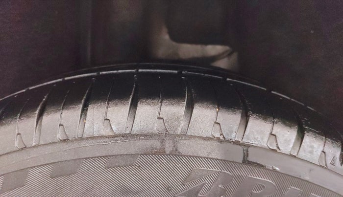 2016 Skoda Octavia AMBITION PLUS AT 1.8 TSI, Petrol, Automatic, 92,840 km, Right Rear Tyre Tread