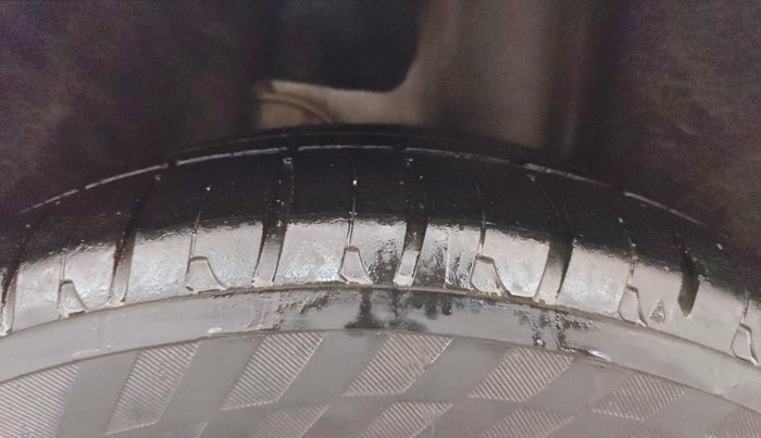 2016 Skoda Octavia AMBITION PLUS AT 1.8 TSI, Petrol, Automatic, 92,840 km, Left Rear Tyre Tread