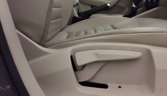 2016 Skoda Octavia AMBITION PLUS AT 1.8 TSI, Petrol, Automatic, 92,840 km, Driver Side Adjustment Panel