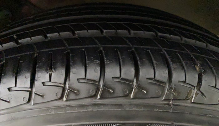 2020 Hyundai Elite i20 SPORTZ PLUS 1.2, Petrol, Manual, 10,869 km, Left Rear Tyre Tread