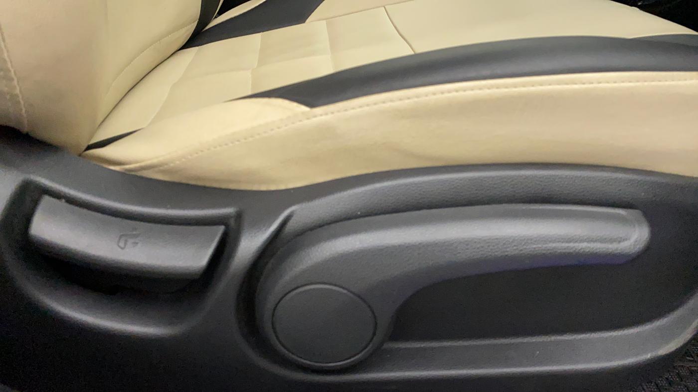 2020 Hyundai Elite i20 SPORTZ PLUS 1.2, Petrol, Manual, 10,869 km, Driver Side Adjustment Panel