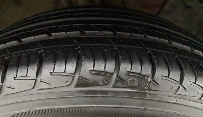 2020 Hyundai Elite i20 SPORTZ PLUS 1.2, Petrol, Manual, 10,869 km, Right Front Tyre Tread