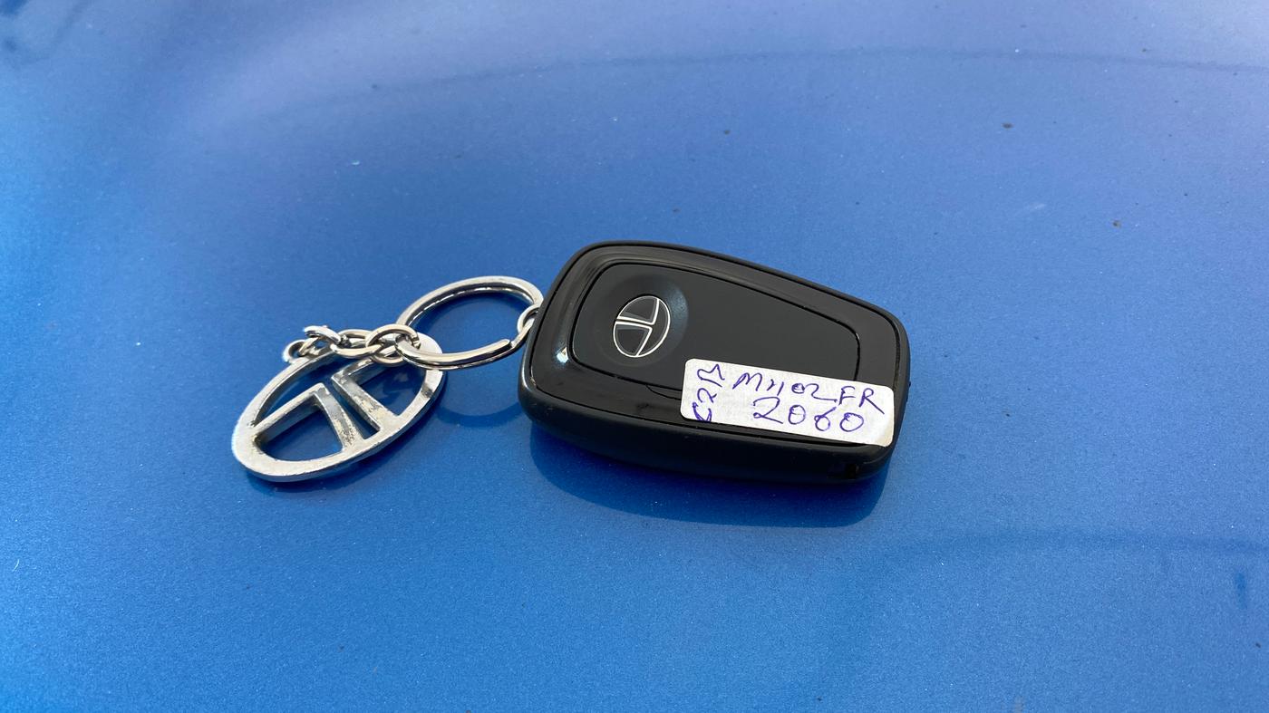2021 Tata PUNCH CREATIVE  AMT, Petrol, Automatic, 60,070 km, Key Close Up