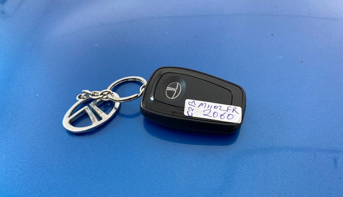 2021 Tata PUNCH CREATIVE  AMT, Petrol, Automatic, 60,070 km, Key Close Up