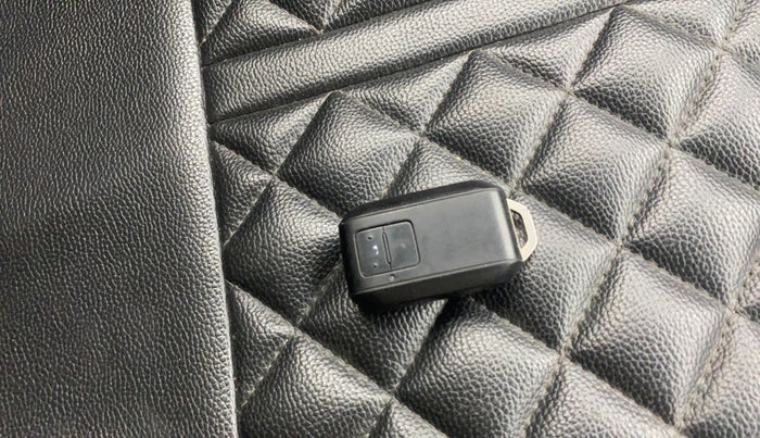 2020 Maruti Baleno ZETA PETROL 1.2, Petrol, Manual, 1,30,692 km, Key Close Up