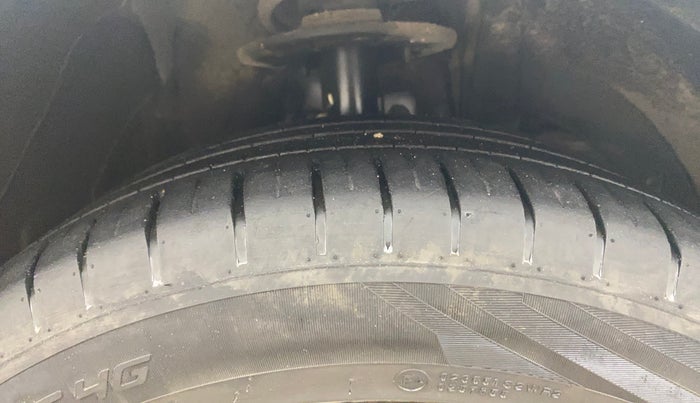 2020 Maruti Baleno ZETA PETROL 1.2, Petrol, Manual, 1,30,692 km, Right Front Tyre Tread