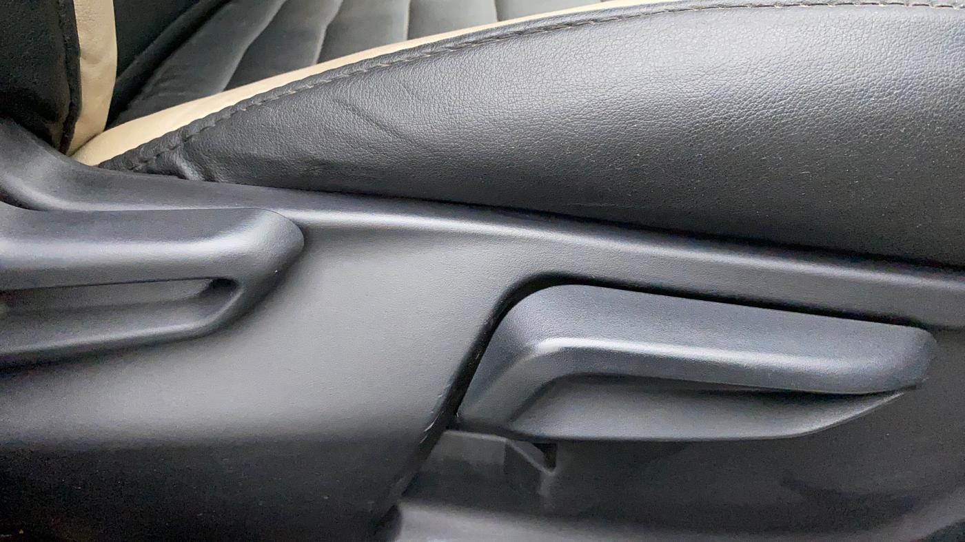 2022 Tata Tiago XZ PLUS CNG, CNG, Manual, 35,460 km, Driver Side Adjustment Panel