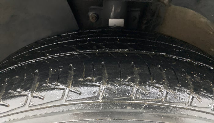 2017 Volkswagen Ameo HIGHLINE1.5L, Diesel, Manual, 35,041 km, Left Front Tyre Tread