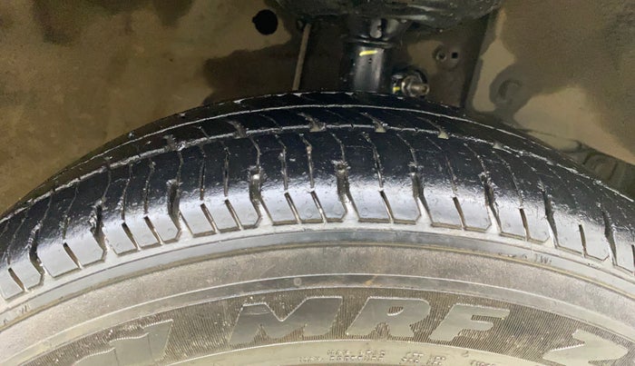 2015 Honda Brio S MT, Petrol, Manual, 47,790 km, Right Front Tyre Tread