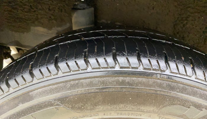 2015 Honda Brio S MT, Petrol, Manual, 47,790 km, Right Rear Tyre Tread