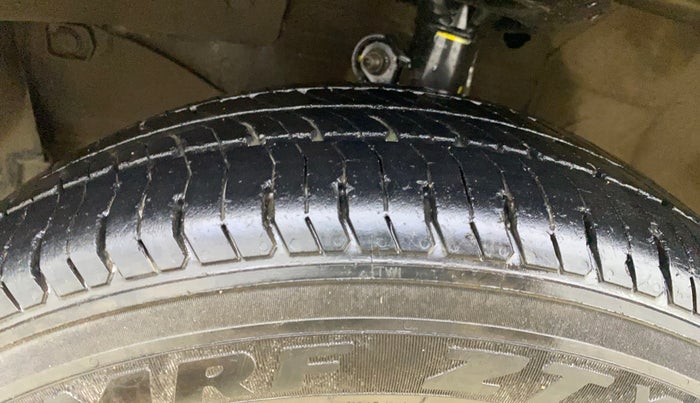 2015 Honda Brio S MT, Petrol, Manual, 47,790 km, Left Front Tyre Tread