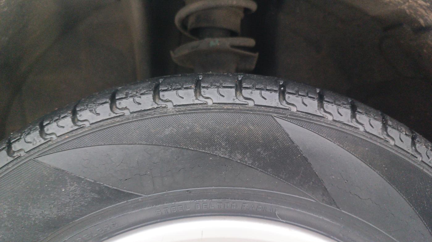 2015 Renault Kwid RXL, Petrol, Manual, 36,249 km, Left Front Tyre Tread