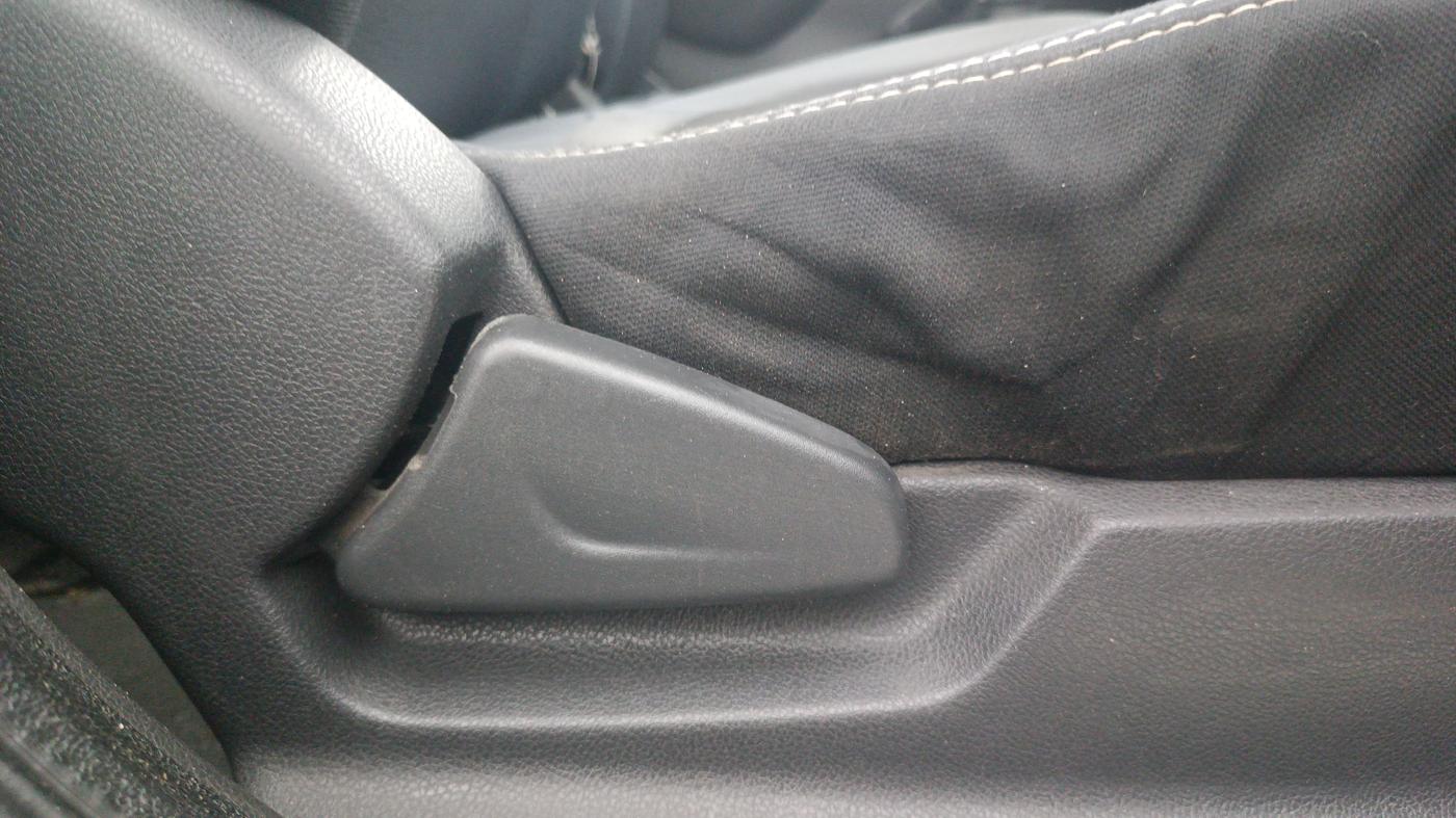 2015 Renault Kwid RXL, Petrol, Manual, 36,249 km, Driver Side Adjustment Panel