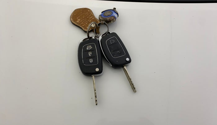 2014 Hyundai Xcent S (O) 1.2, Petrol, Manual, 40,290 km, Key Close Up