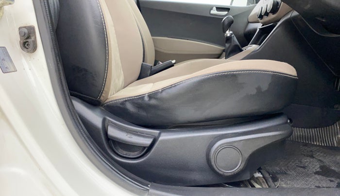 2014 Hyundai Xcent S (O) 1.2, Petrol, Manual, 40,290 km, Driver Side Adjustment Panel