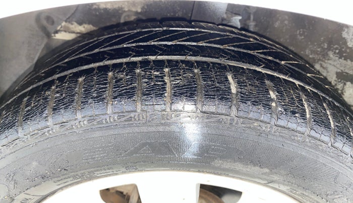 2014 Hyundai Xcent S (O) 1.2, Petrol, Manual, 40,290 km, Left Front Tyre Tread