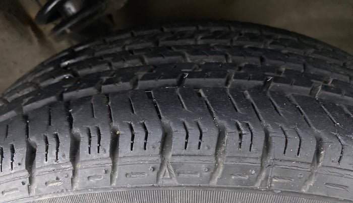 2012 Maruti Alto K10 VXI P, Petrol, Manual, Right Front Tyre Tread