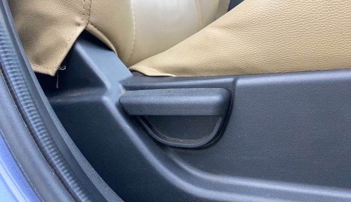 2013 Hyundai i20 SPORTZ 1.2, Petrol, Manual, 69,597 km, Driver Side Adjustment Panel