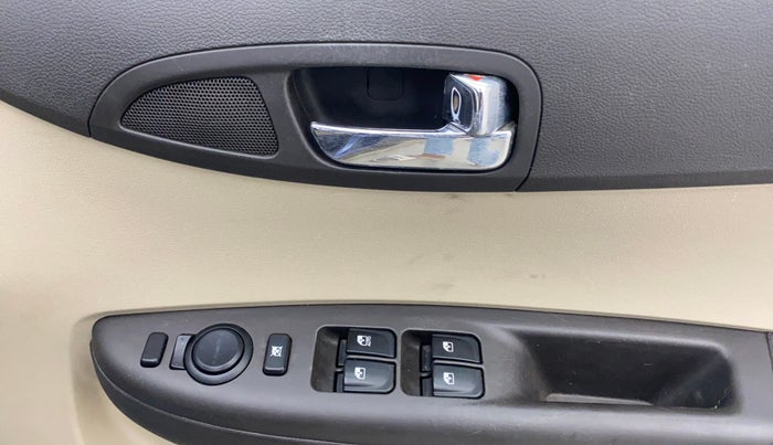 2013 Hyundai i20 SPORTZ 1.2, Petrol, Manual, 69,597 km, Driver Side Door Panels Control