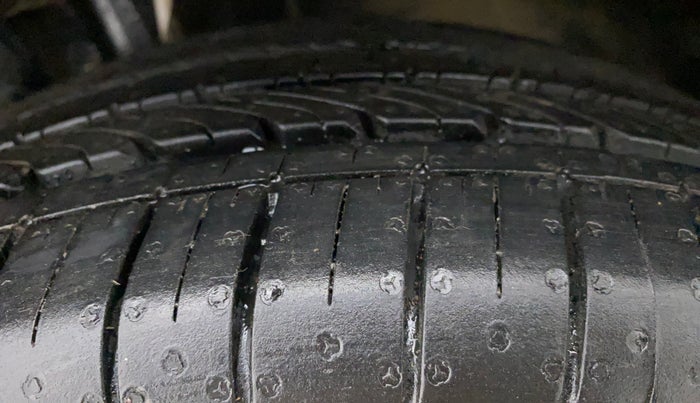 2016 Maruti Baleno ZETA PETROL 1.2, Petrol, Manual, 54,500 km, Left Front Tyre Tread