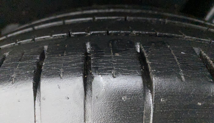 2016 Maruti Baleno ZETA PETROL 1.2, Petrol, Manual, 54,500 km, Left Rear Tyre Tread