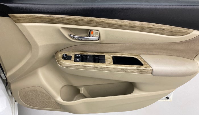 2018 Maruti Ciaz DELTA 1.5 SHVS MT PETROL, Petrol, Manual, 63,942 km, Driver Side Door Panels Control