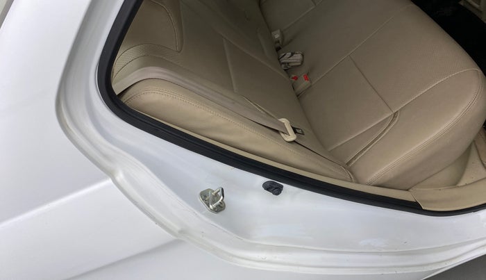 2018 Maruti Ciaz DELTA 1.5 SHVS MT PETROL, Petrol, Manual, 63,942 km, Right C pillar - Paint is slightly faded