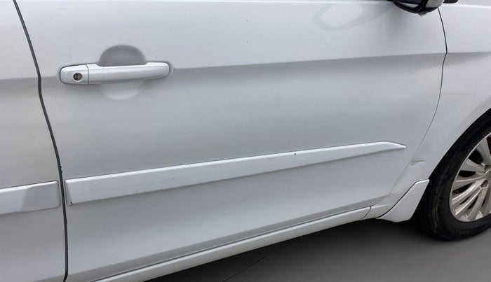 2018 Maruti Ciaz DELTA 1.5 SHVS MT PETROL, Petrol, Manual, 63,942 km, Driver-side door - Minor scratches